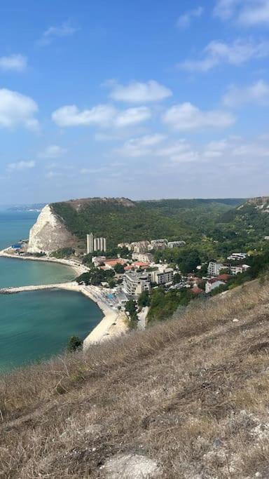 Spacious Fully Furnished Studio In Kavarna Apart Hotel Exterior photo