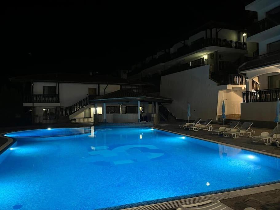 Spacious Fully Furnished Studio In Kavarna Apart Hotel Exterior photo